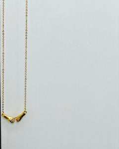gold-plated-necklace-linking-hands-on-trend-pendants-friendship-necklace
