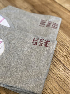 grey-marl-tshirt-love-grows-here-maroon-slogan